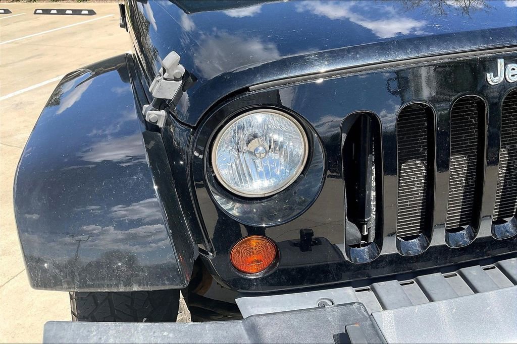 Used 2011 Jeep Wrangler Unlimited Sahara AWD/4WD image 28
