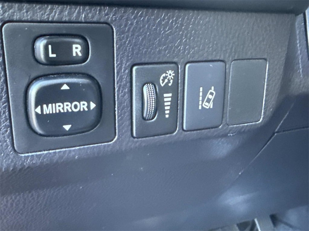 Used 2018 Toyota RAV4 LE image 18