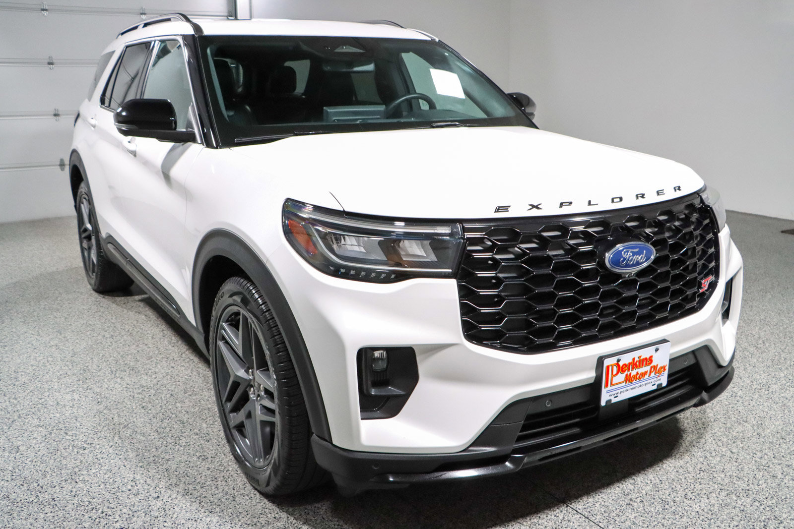 Used 2025 Ford Explorer ST AWD/4WD image 5