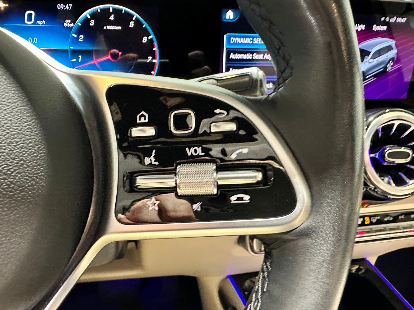 Certified 2023 Mercedes-Benz GLB 250 4MATIC image 19
