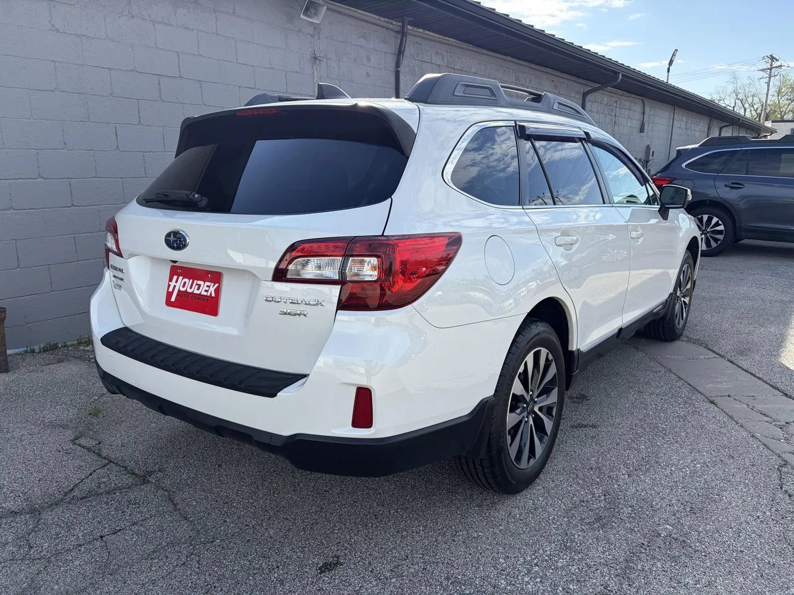 Used 2016 Subaru Outback 3.6R Limited w/ Popular Package #4 AWD/4WD image 8