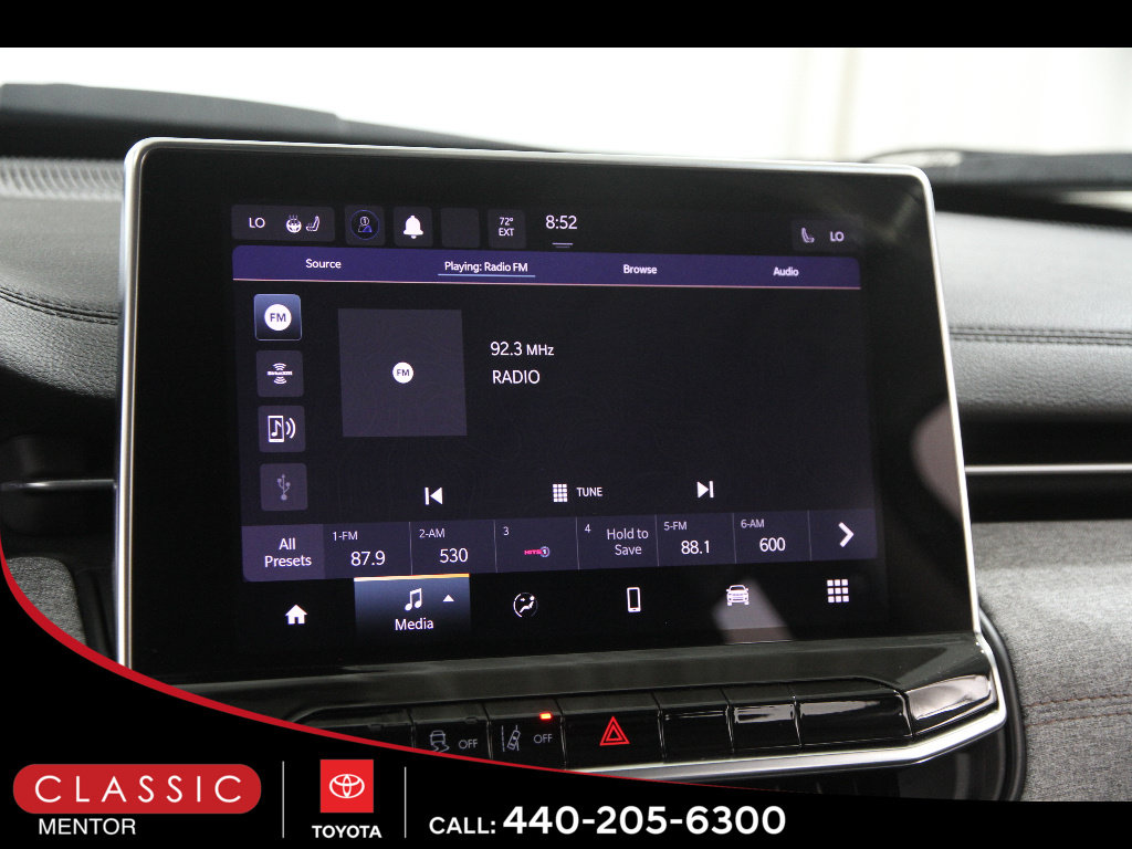 Used 2022 Jeep Compass Latitude w/ Sun and Sound Group AWD/4WD image 11