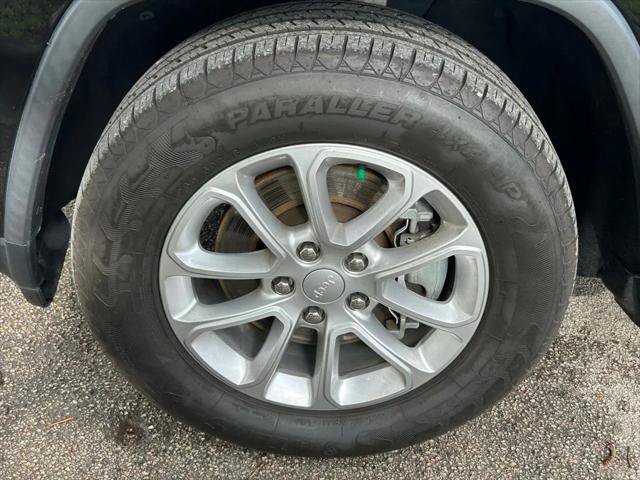 Certified 2022 Jeep Grand Cherokee Laredo E RWD image 30