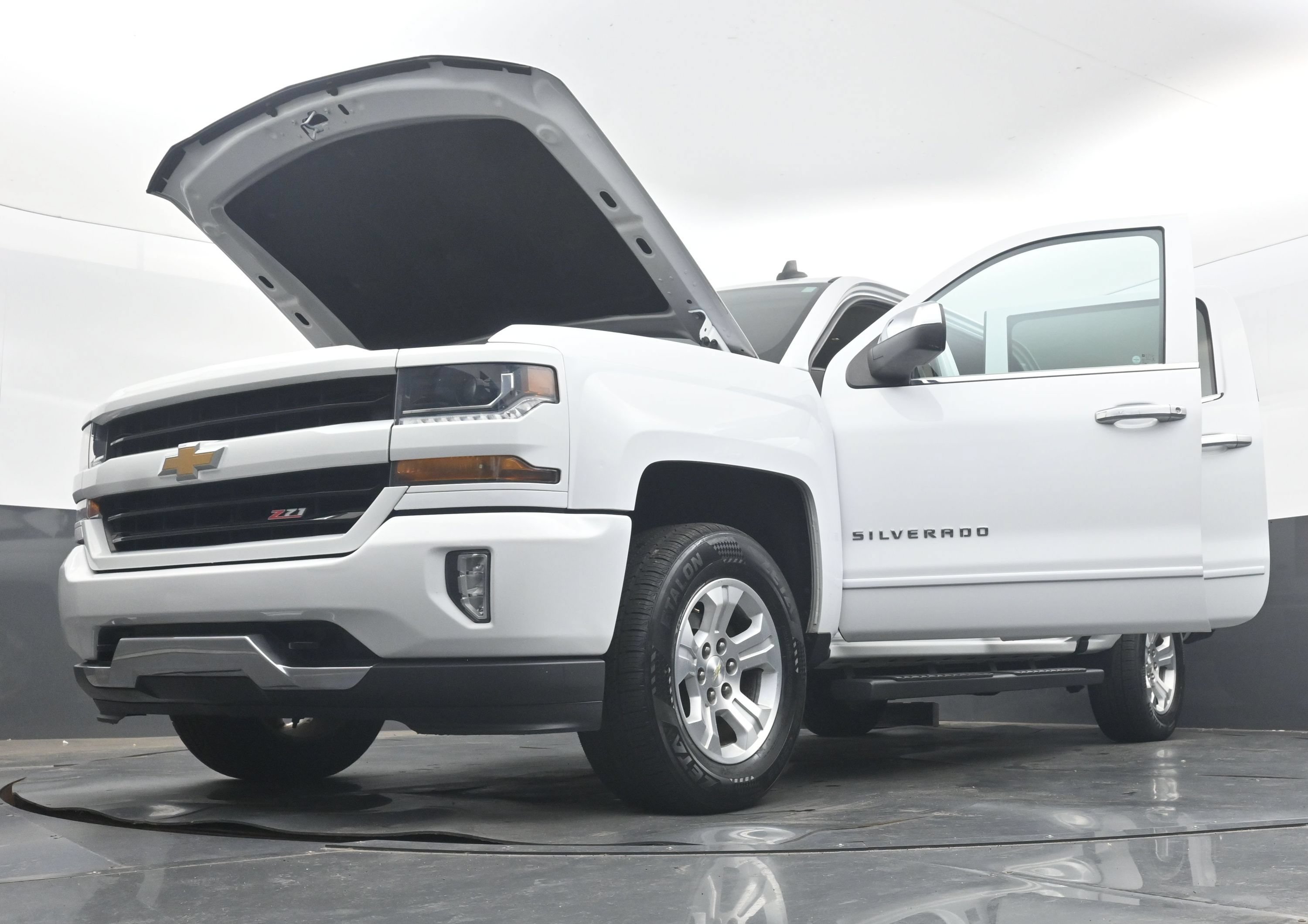 Used 2018 Chevrolet Silverado 1500 LT w/ All Star Edition AWD/4WD image 36