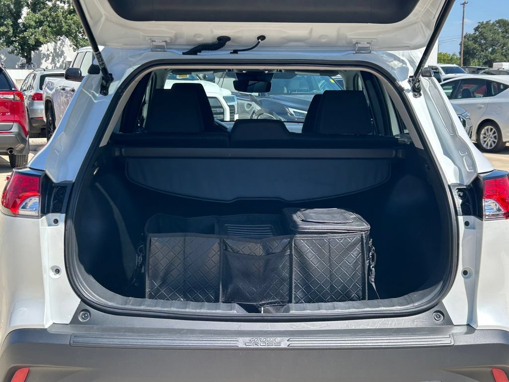 Used 2024 Toyota Corolla Cross LE w/ Moonroof Package FWD image 15