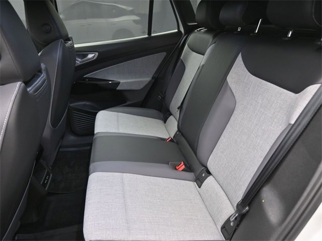Used 2024 Volkswagen ID.4 2WD image 2