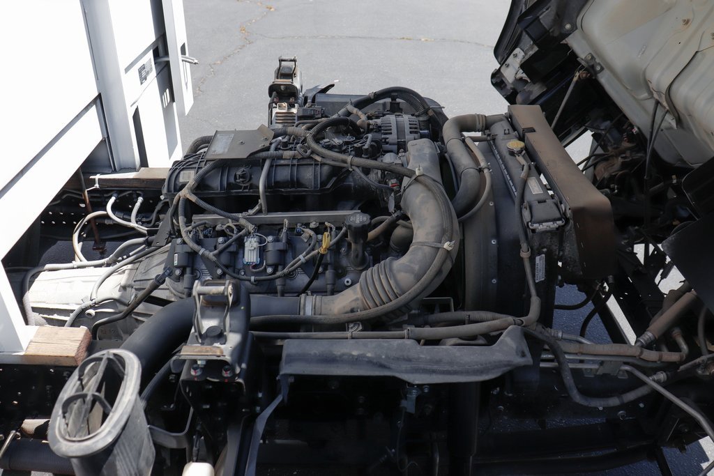 Used 2019 Isuzu NPR HD image 14