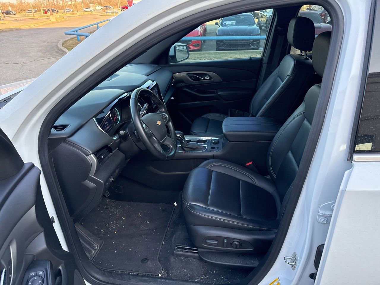 Used 2023 Chevrolet Traverse LT image 20