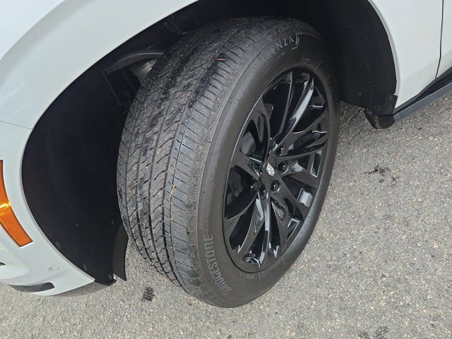 Certified 2025 Cadillac Escalade ESV Premium Luxury w/ Touring Package image 33