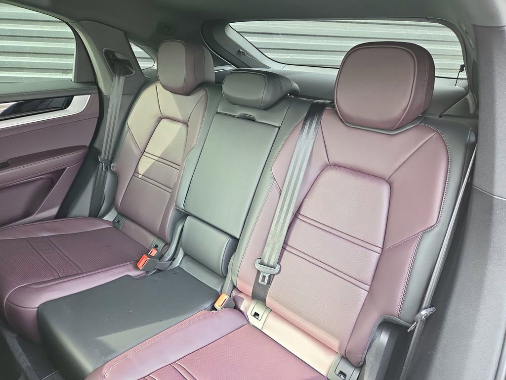 Certified 2025 Porsche Cayenne Coupe image 16