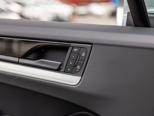 Certified 2025 Porsche Cayenne image 40