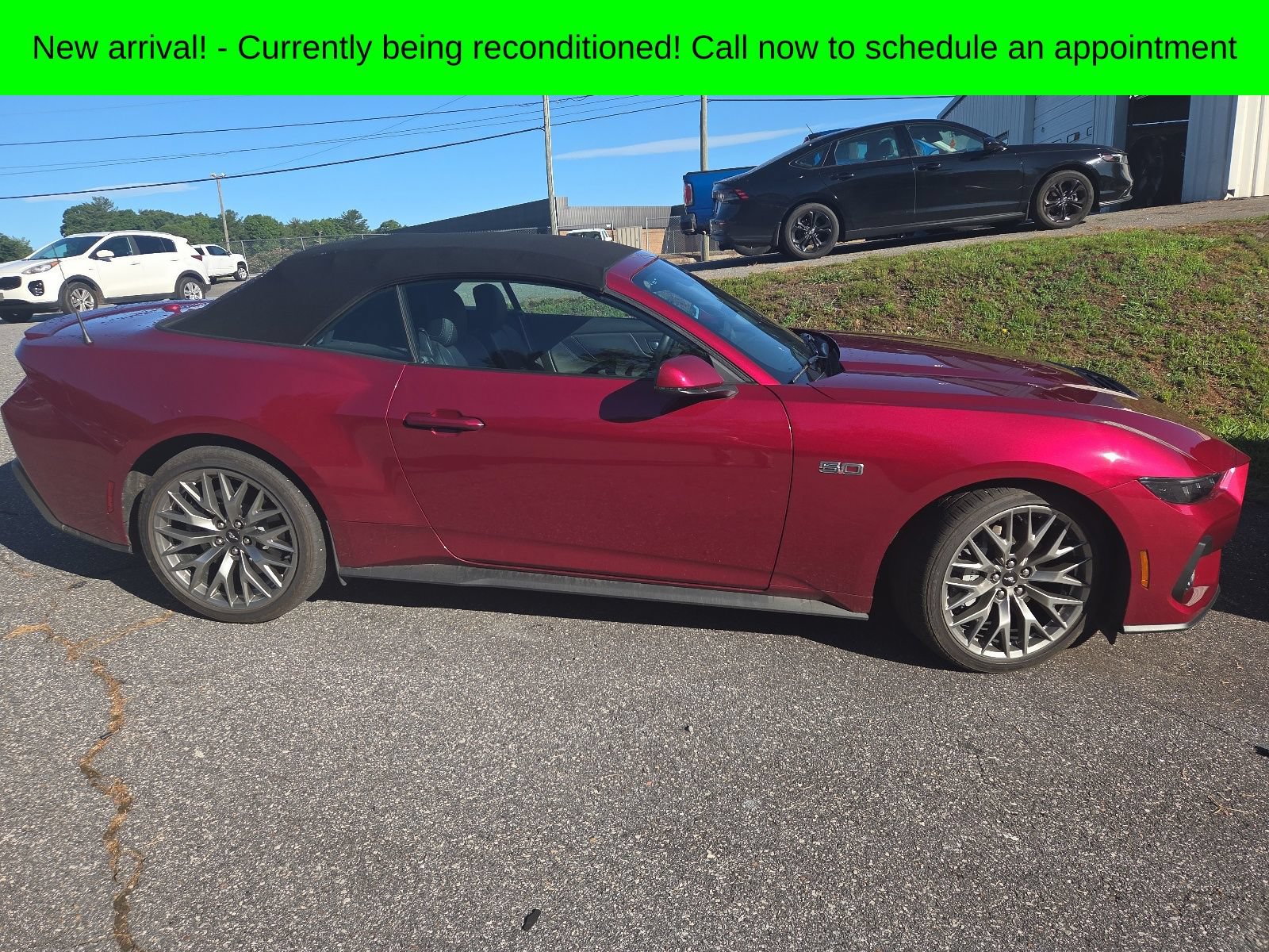 Used 2025 Ford Mustang GT Premium RWD image 3