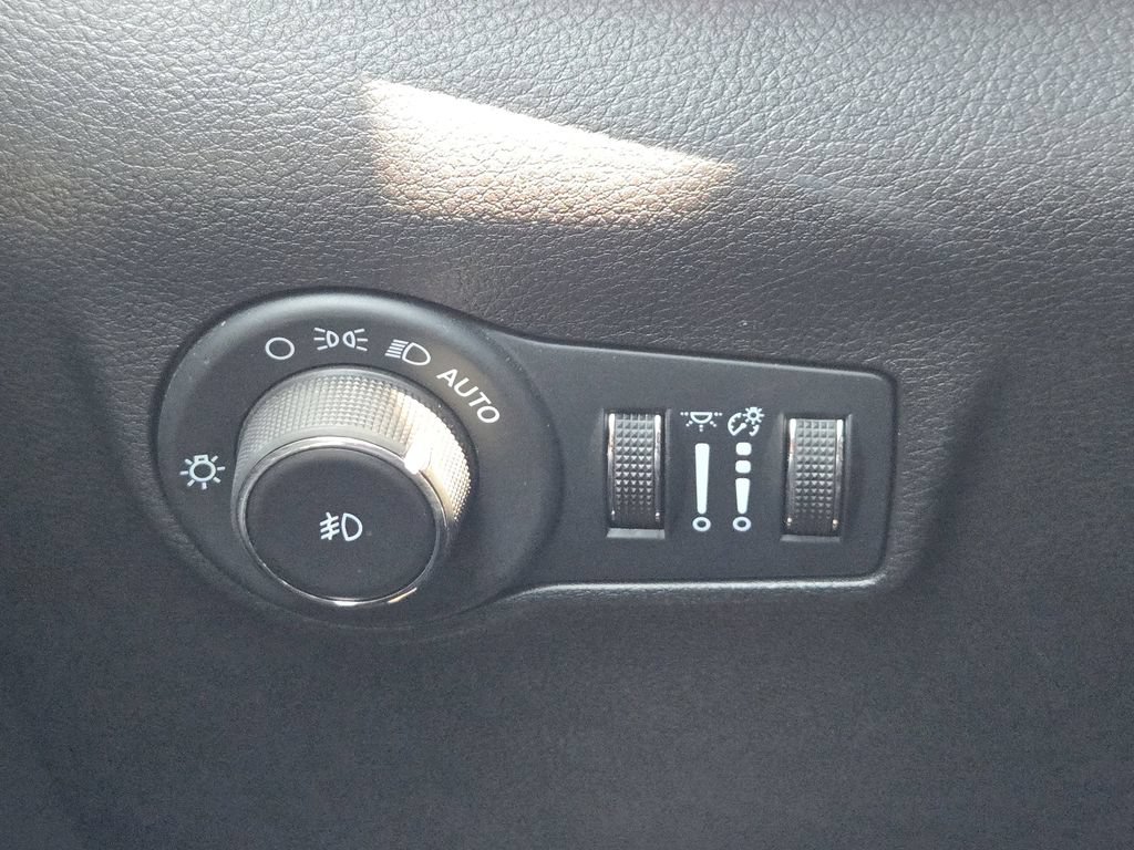 Used 2024 Jeep Compass Limited w/ High Altitude Package AWD/4WD image 17