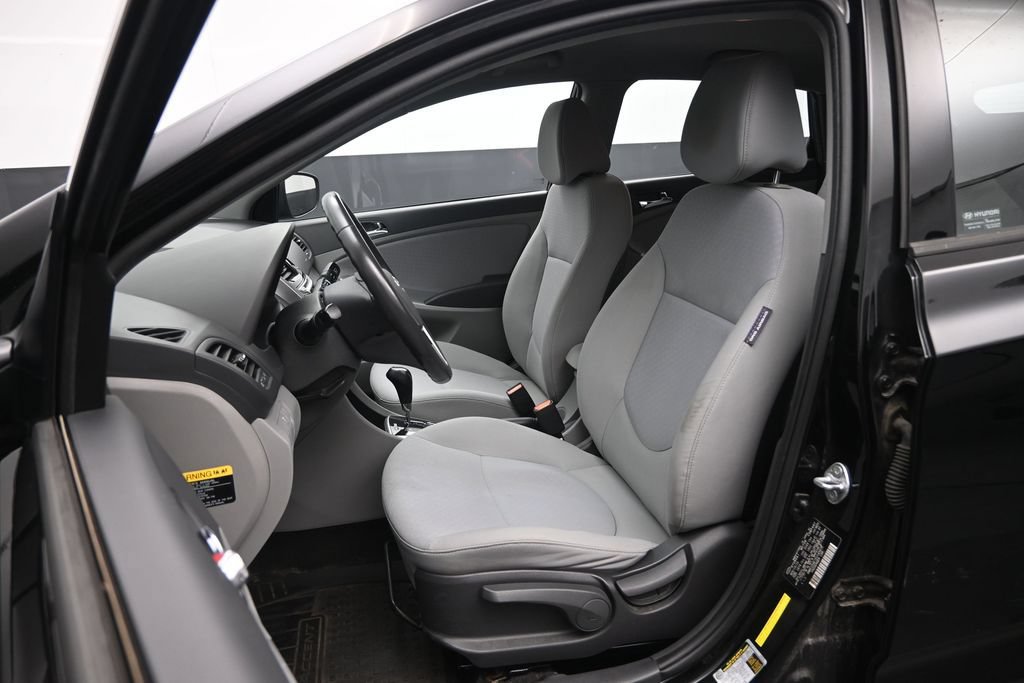 Used 2014 Hyundai Accent SE FWD image 18
