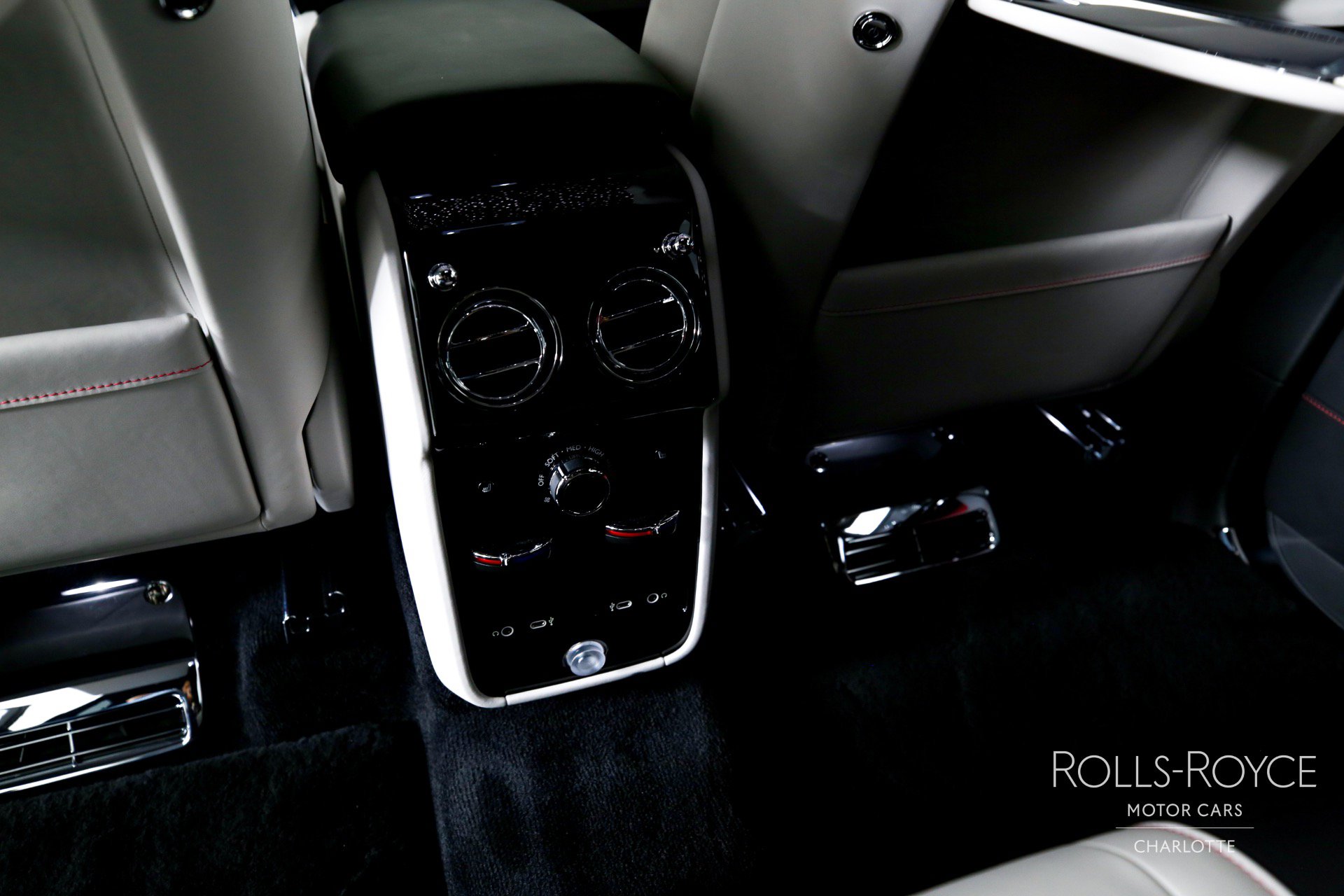 Certified 2025 Rolls-Royce Cullinan AWD/4WD image 20