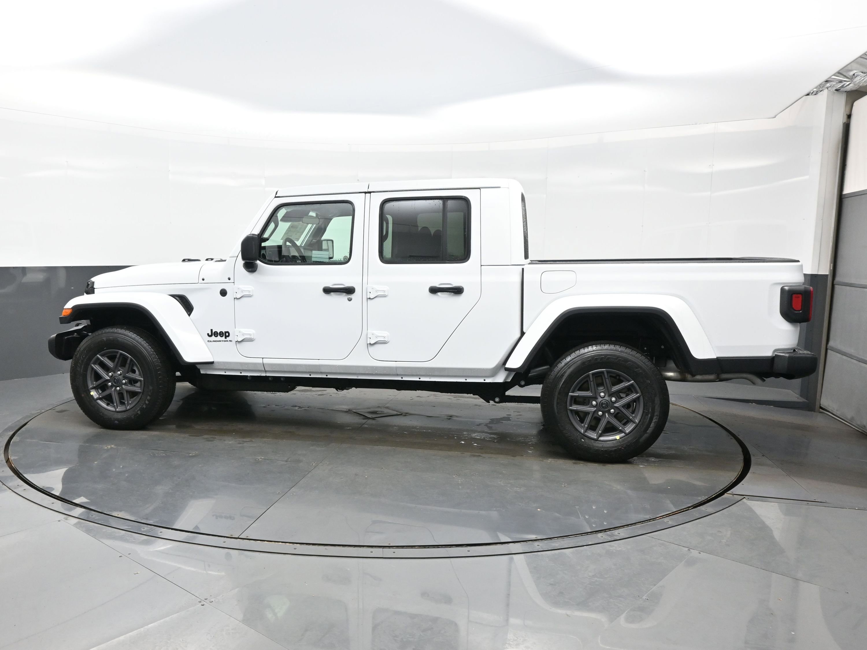 New 2026 Jeep Gladiator Sport image 3