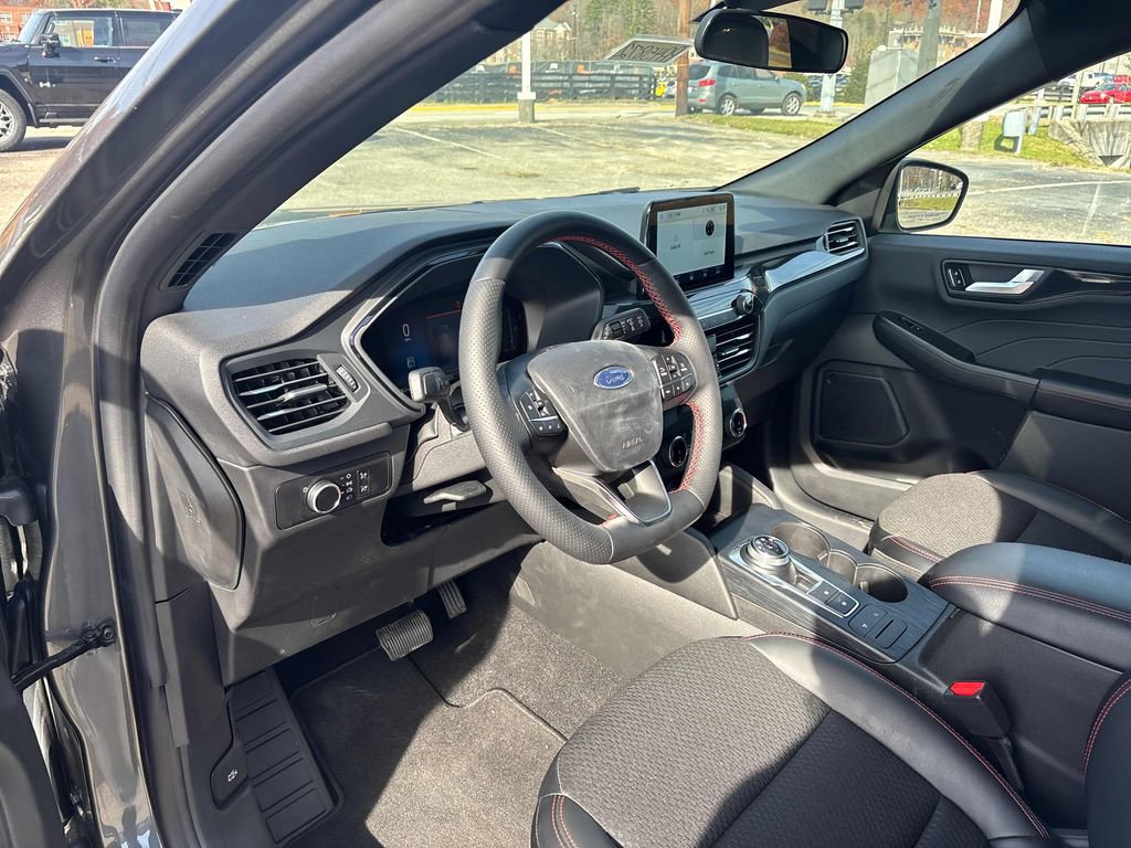 Used 2025 Ford Escape ST-Line w/ Cold Weather Package image 17