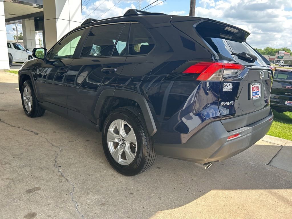 Used 2019 Toyota RAV4 XLE FWD image 5
