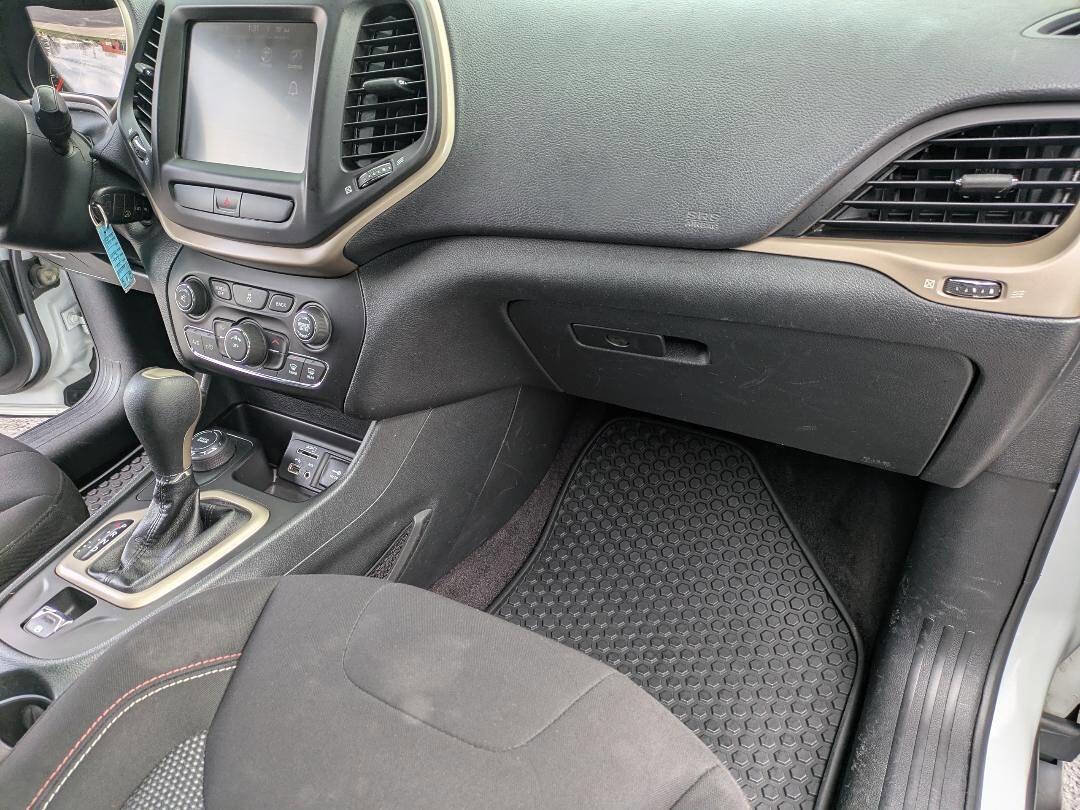 Used 2016 Jeep Cherokee 75th Anniversary image 13