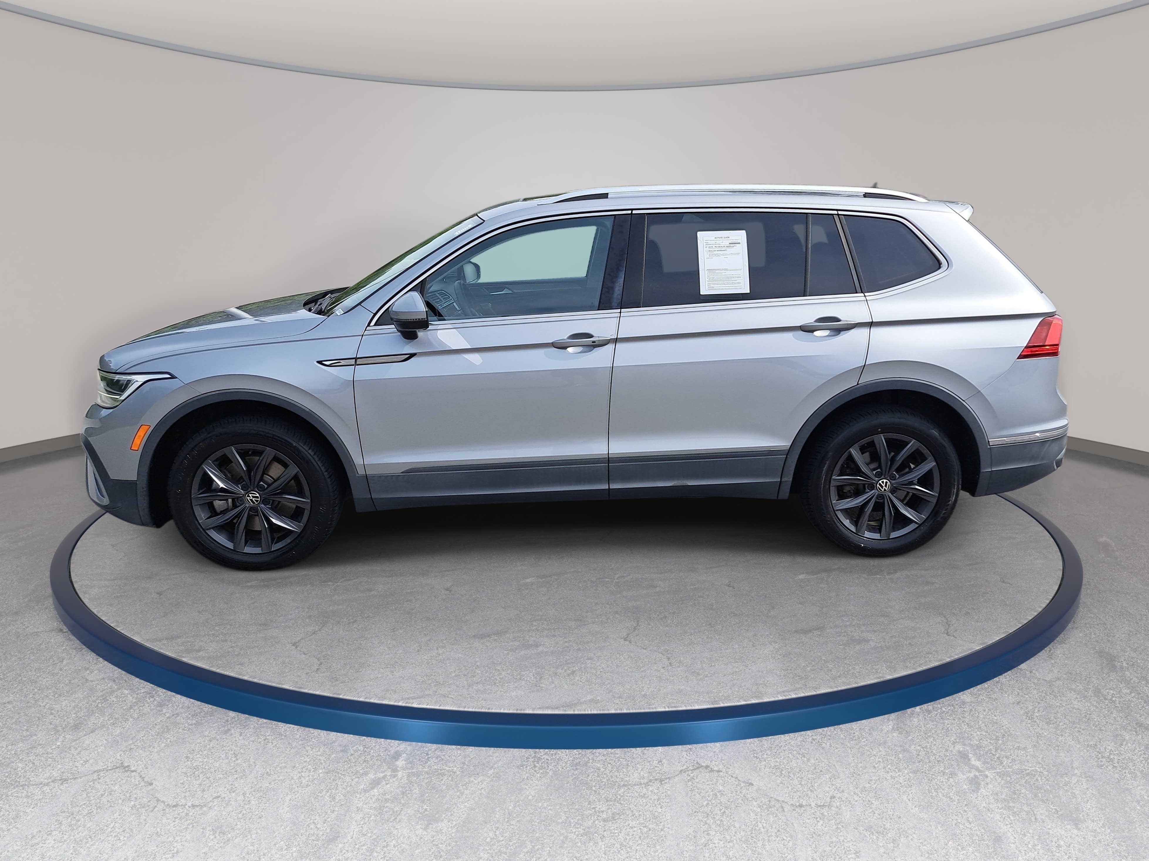 Certified 2022 Volkswagen Tiguan SE w/ Panoramic Sunroof Package AWD/4WD image 8