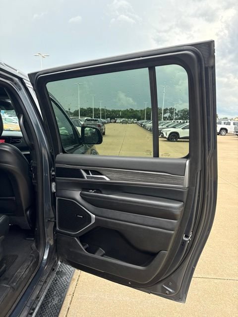 Used 2024 Jeep Wagoneer L Series II w/ Flexible Seating Group AWD/4WD image 14