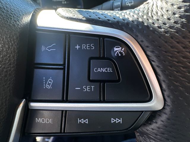 Used 2025 Toyota Sienna Platinum image 34