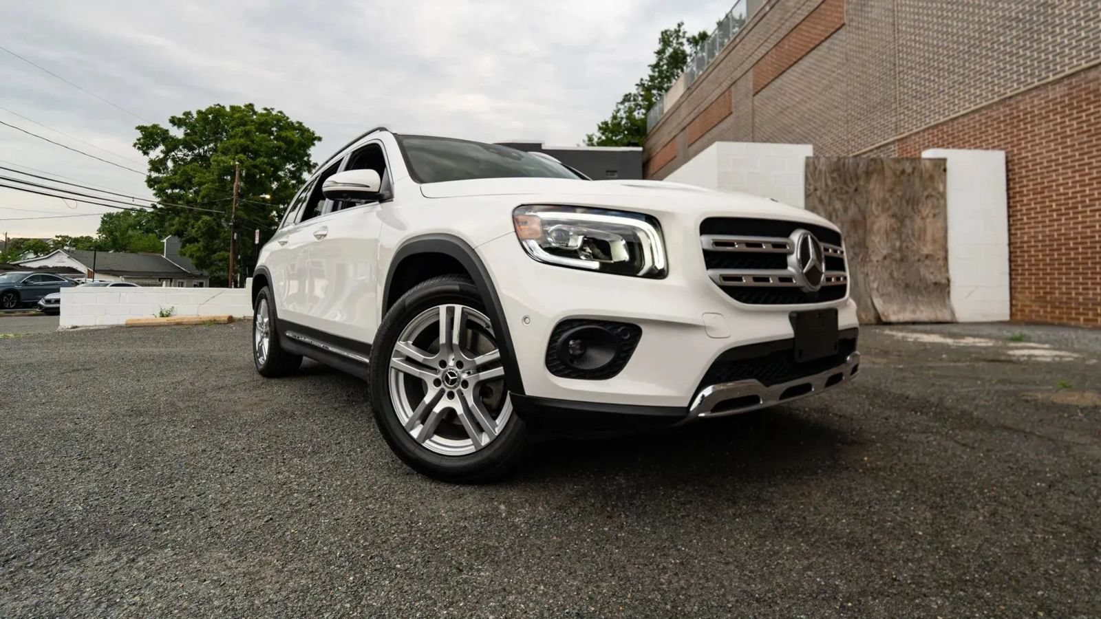 Used 2020 Mercedes-Benz GLB 250 4MATIC w/ Premium Package image 1