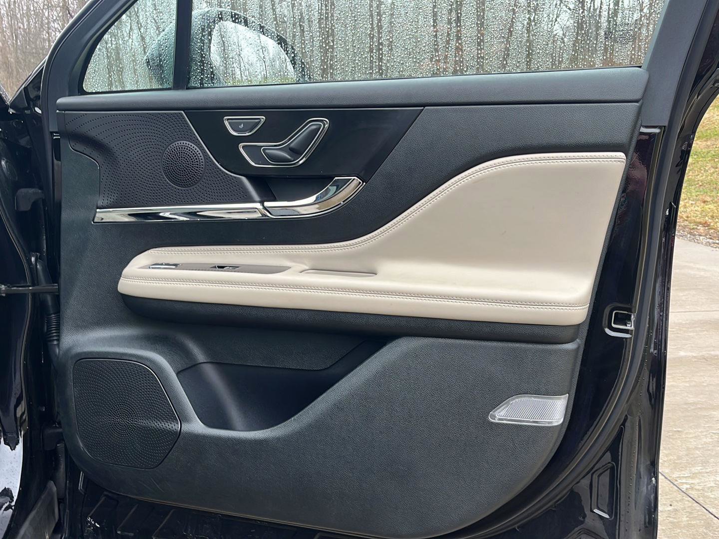 Used 2025 Lincoln Corsair Premiere w/ Equipment Group 101A image 23