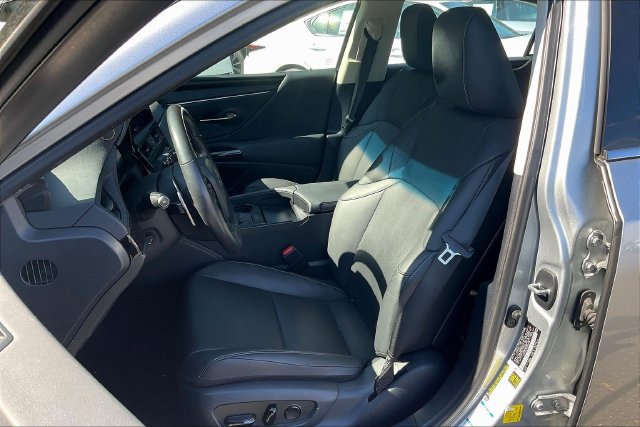 Used 2024 Lexus ES 250 w/ Premium Package AWD/4WD image 2
