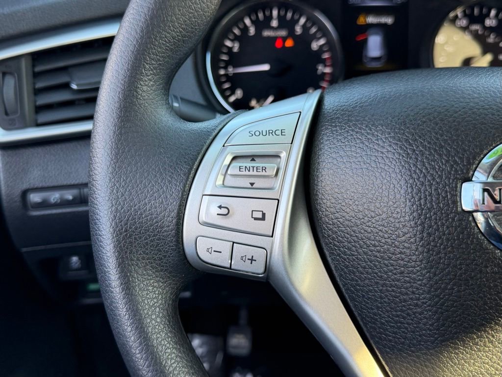 Used 2016 Nissan Rogue SV image 20