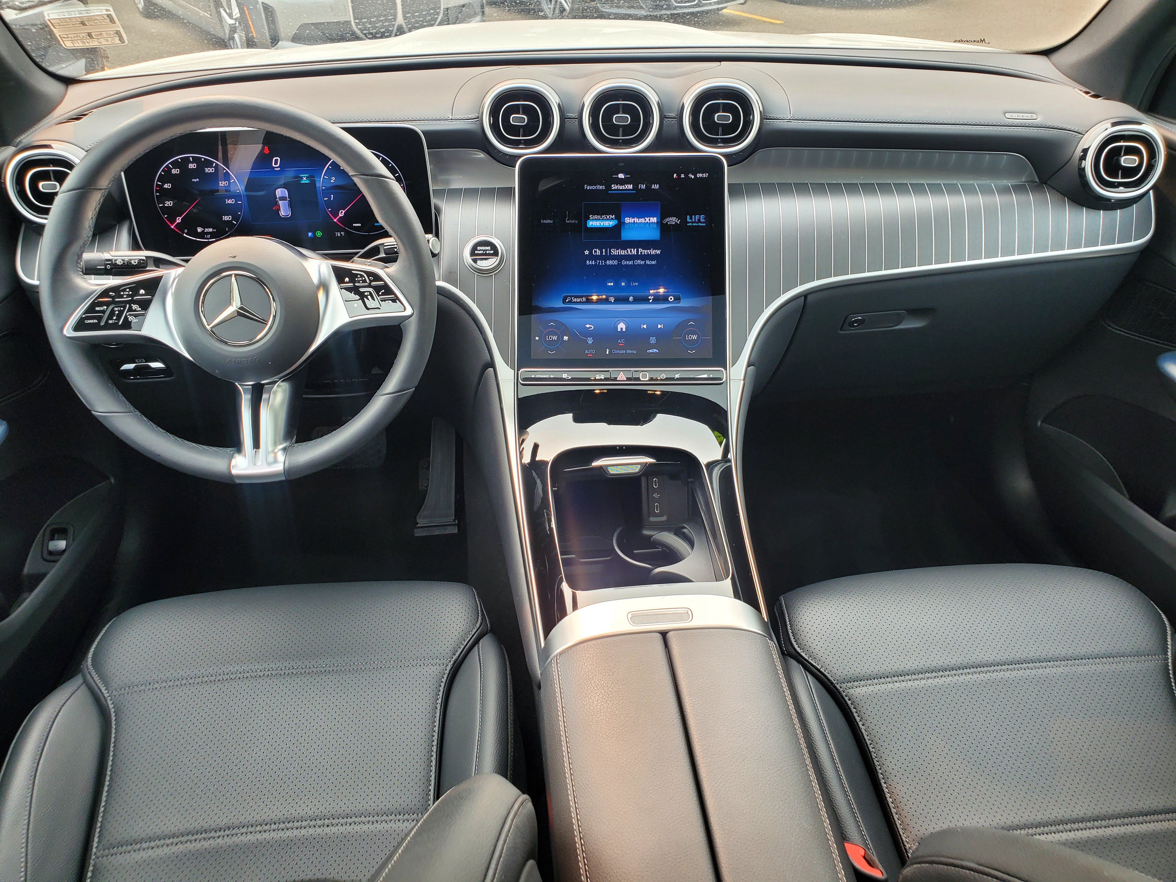 Used 2025 Mercedes-Benz GLC 300 image 27