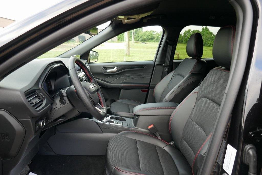 New 2025 Ford Escape ST-Line w/ Equipment Group 301A image 13