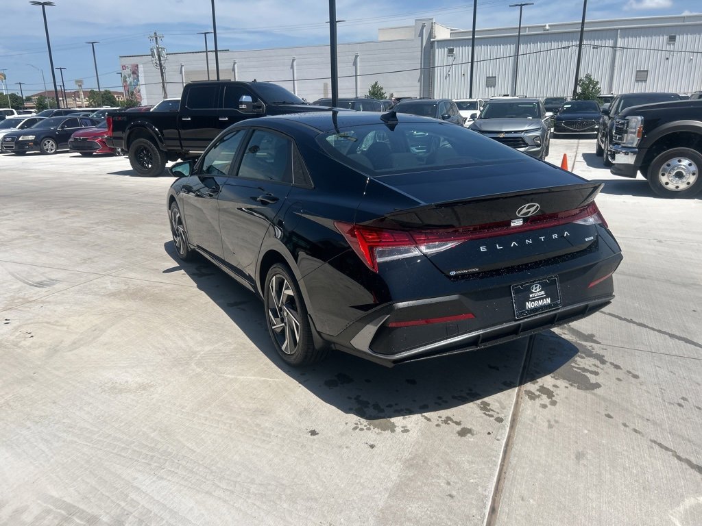 New 2025 Hyundai Elantra SEL image 6
