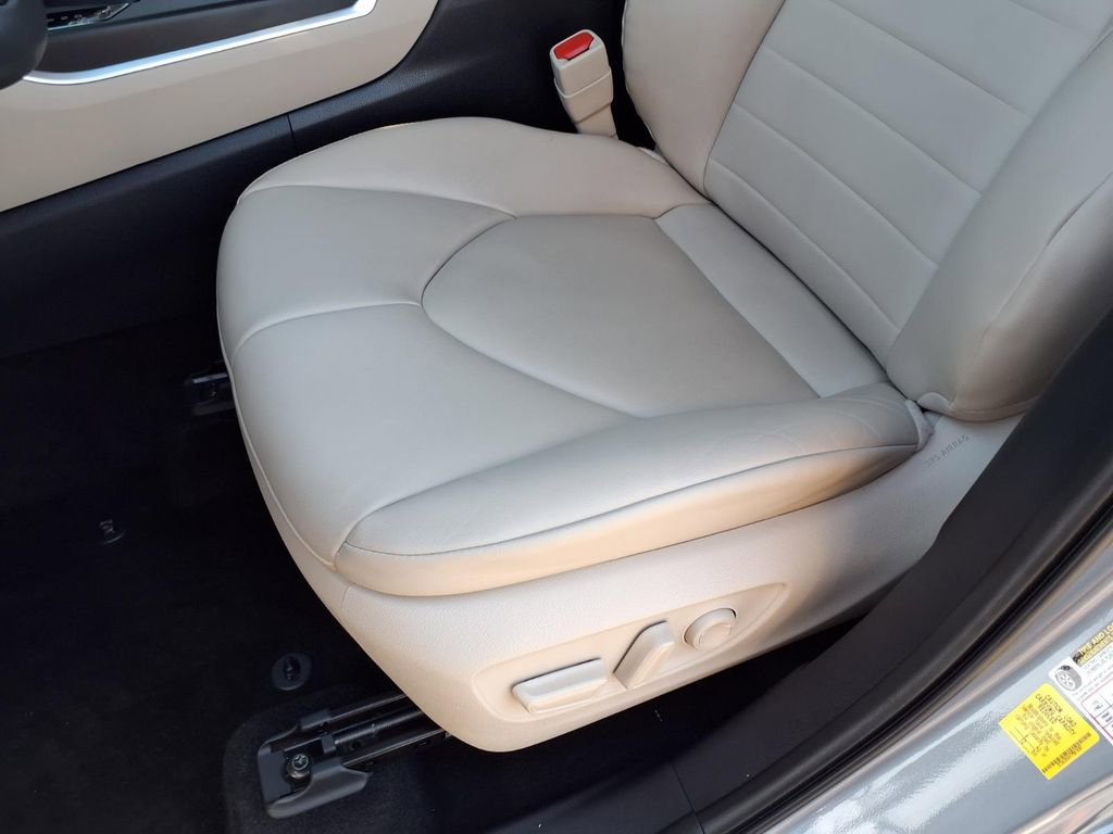 Used 2023 Toyota Highlander XLE image 26