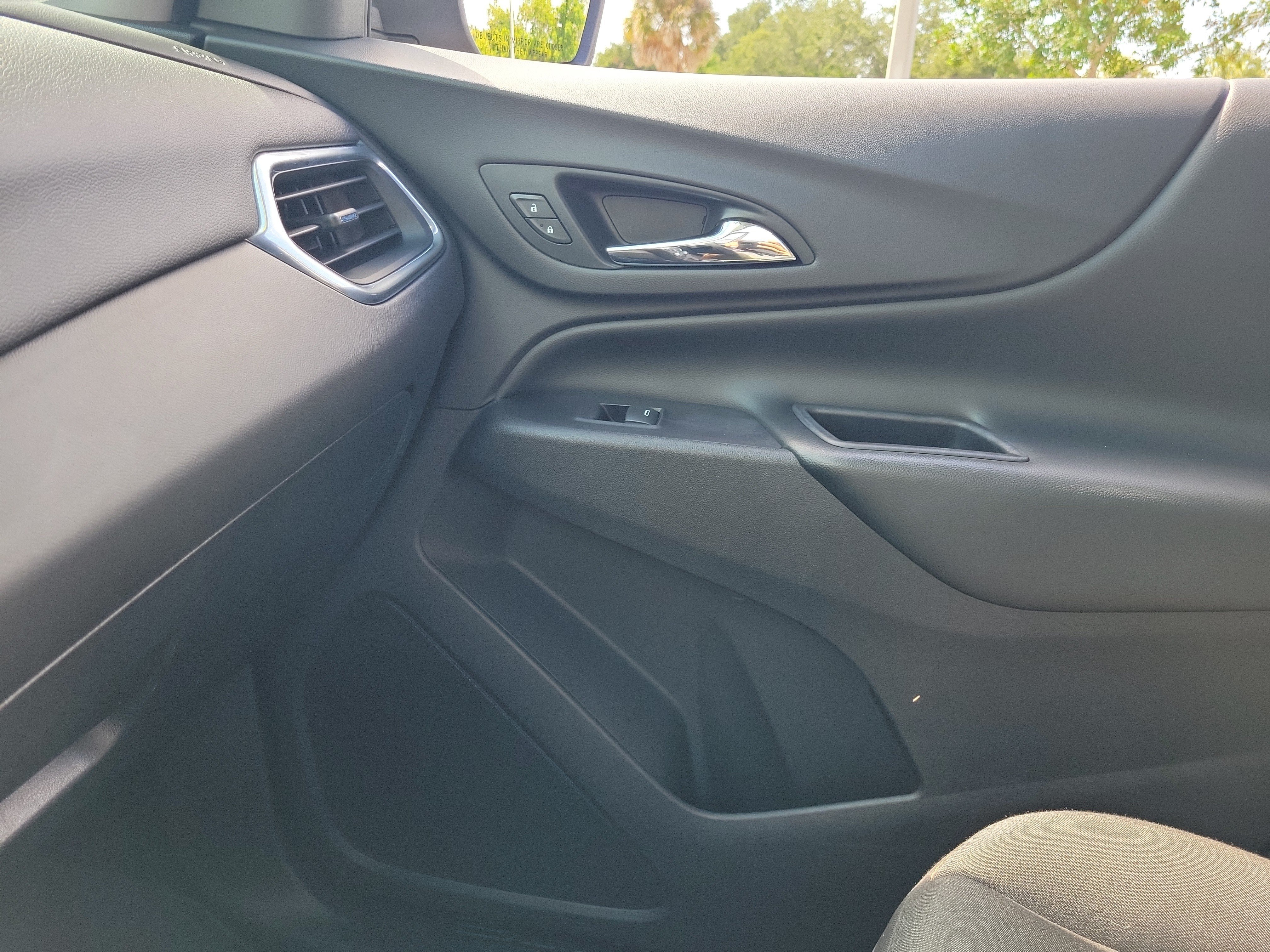 Used 2018 Chevrolet Equinox LT FWD image 30