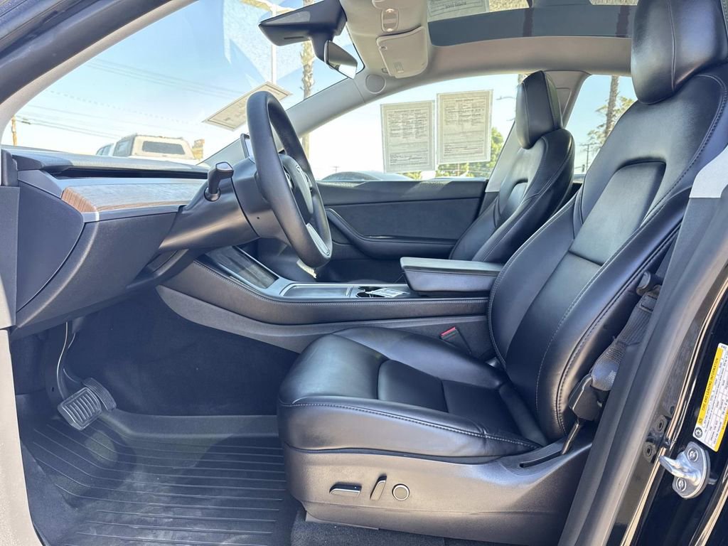 Used 2022 Tesla Model Y Long Range image 19