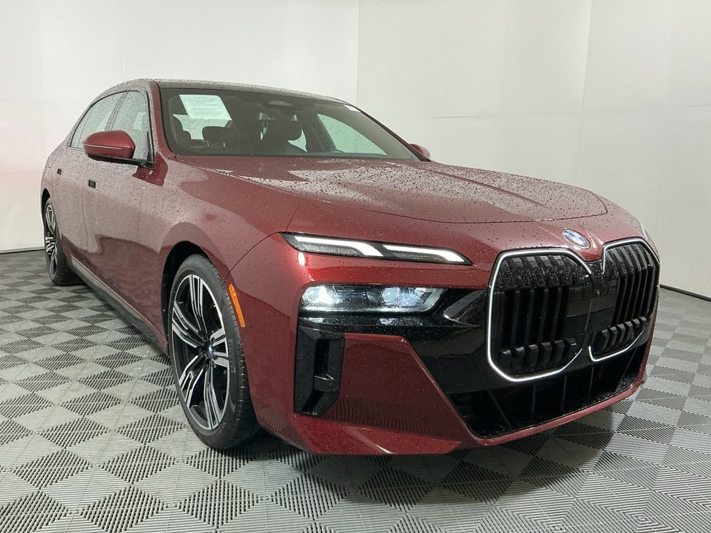 Certified 2025 BMW 740i xDrive w/ Premium Package AWD/4WD image 4