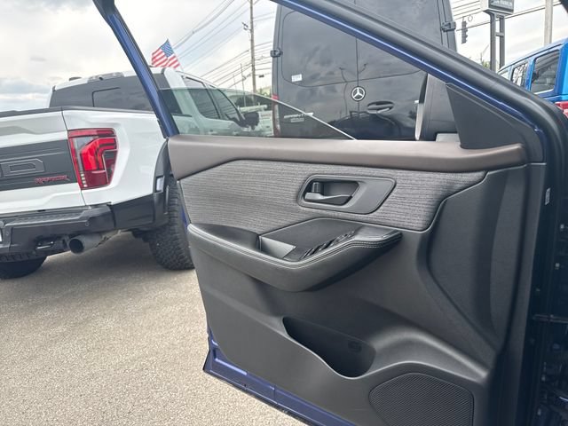 Used 2021 Nissan Rogue S FWD image 12