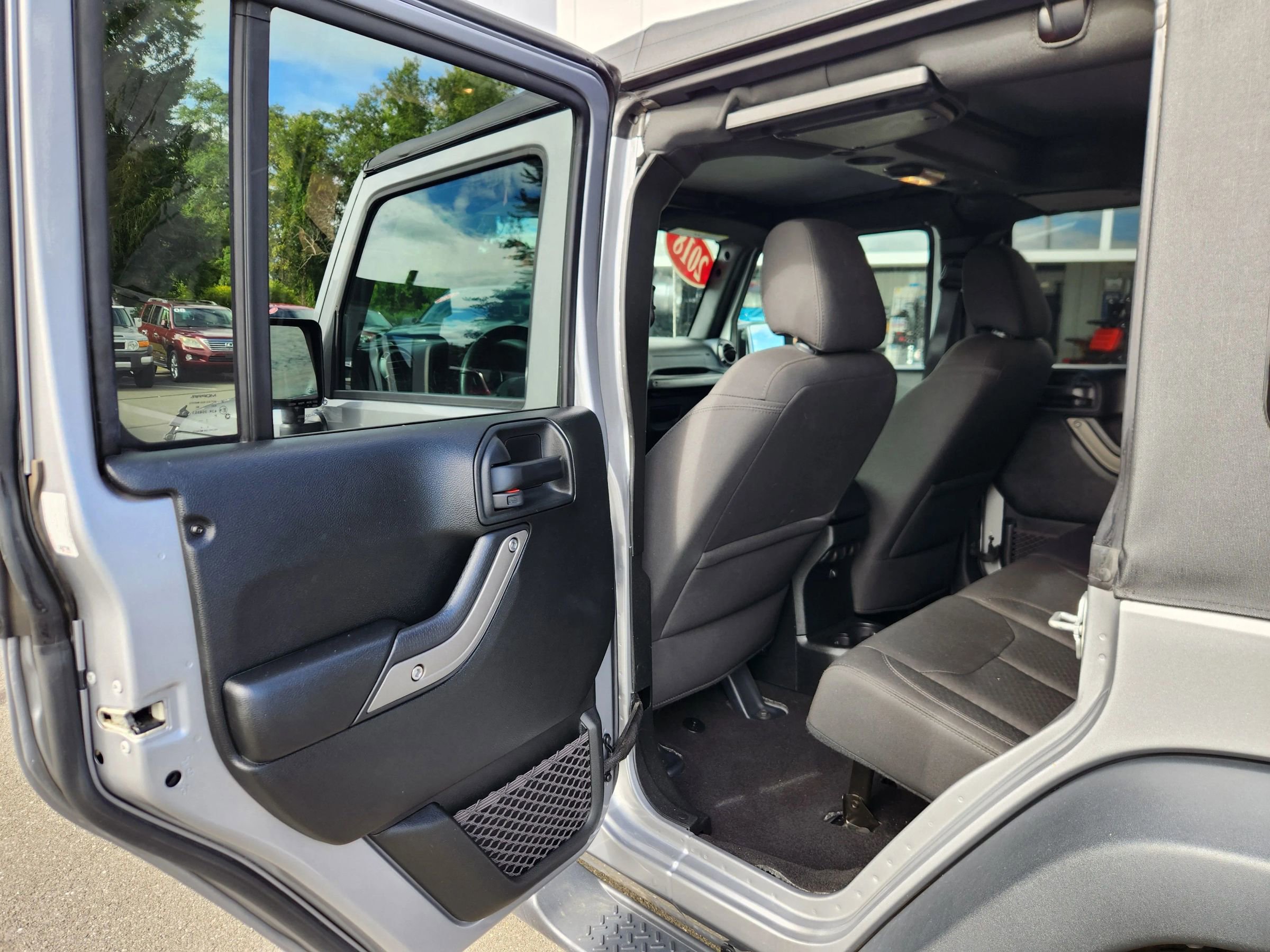Used 2018 Jeep Wrangler Unlimited Sport S AWD/4WD image 30
