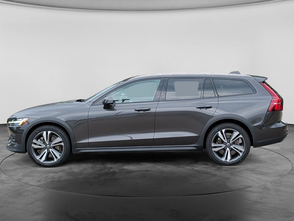 Used 2025 Volvo V60 B5 Cross Country Plus AWD/4WD image 4