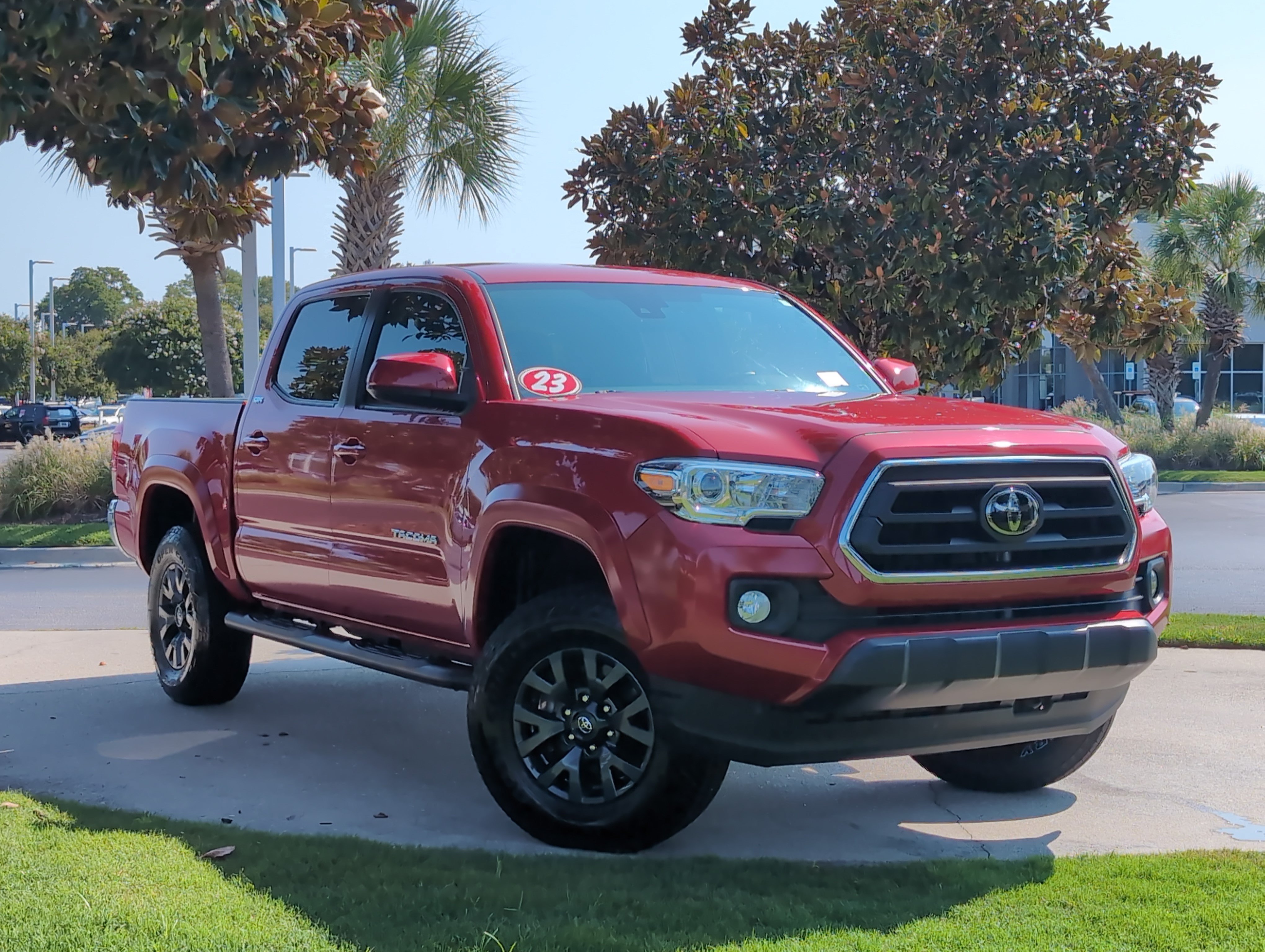 Certified 2023 Toyota Tacoma SR5 AWD/4WD image 2