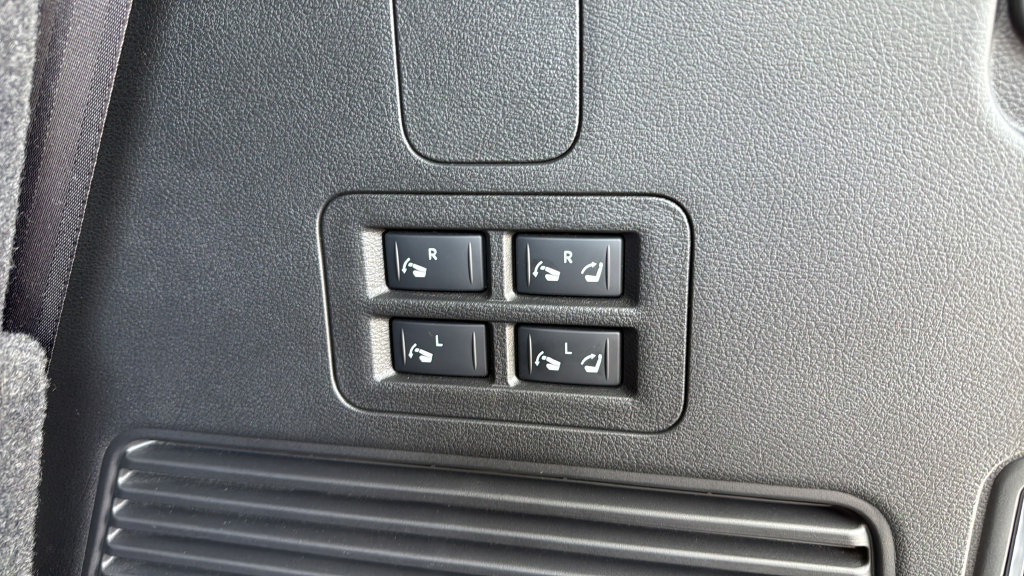 Used 2025 Nissan Armada Platinum w/ Convenience Package AWD/4WD image 30