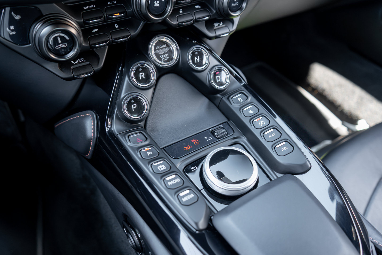Used 2023 Aston Martin V8 Vantage Roadster RWD image 22
