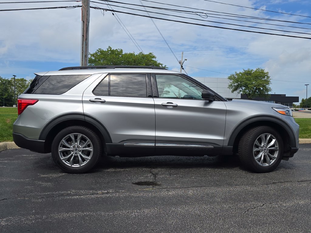 Used 2020 Ford Explorer XLT w/ Equipment Group 202A AWD/4WD image 8