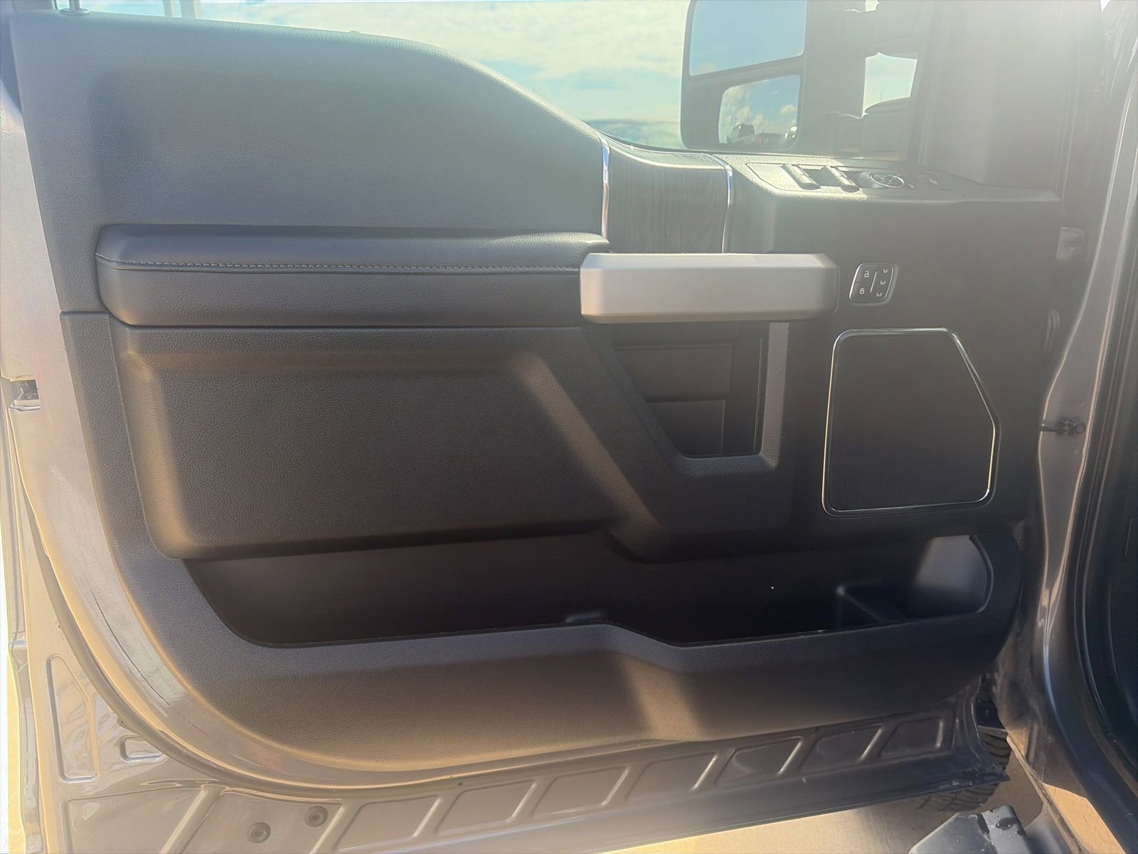 Used 2021 Ford F250 Lariat w/ Lariat Value Package AWD/4WD image 13