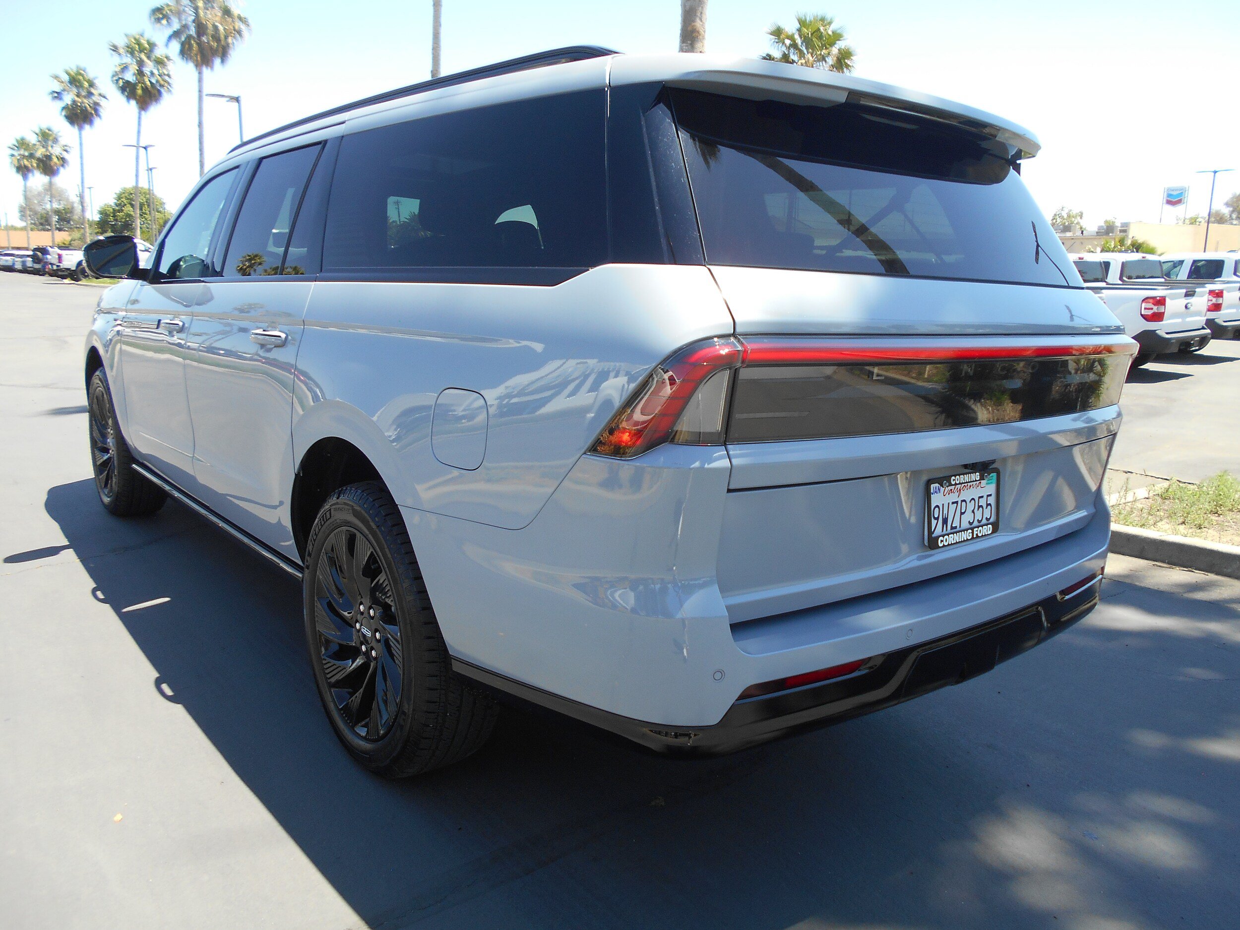 Used 2026 Lincoln Navigator L Reserve w/ Jet Appearance Package AWD/4WD image 4