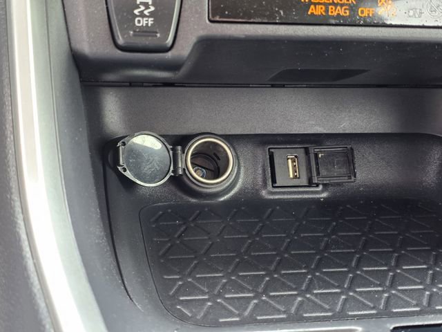 Used 2020 Toyota RAV4 XLE Premium image 21