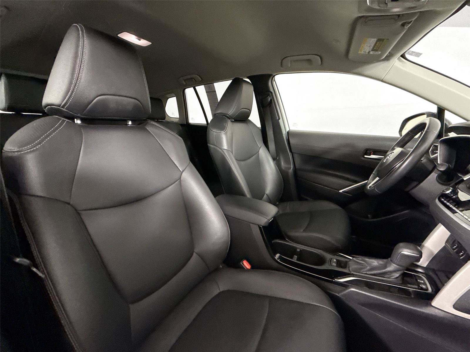 Certified 2025 Toyota Corolla Cross XLE FWD image 40