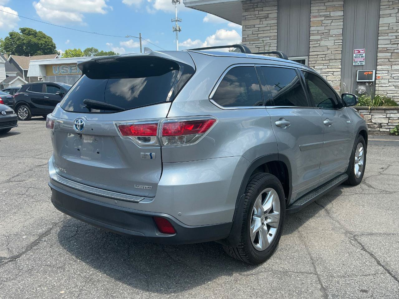 Used 2015 Toyota Highlander Limited w/ Driver Technology Package AWD/4WD image 4