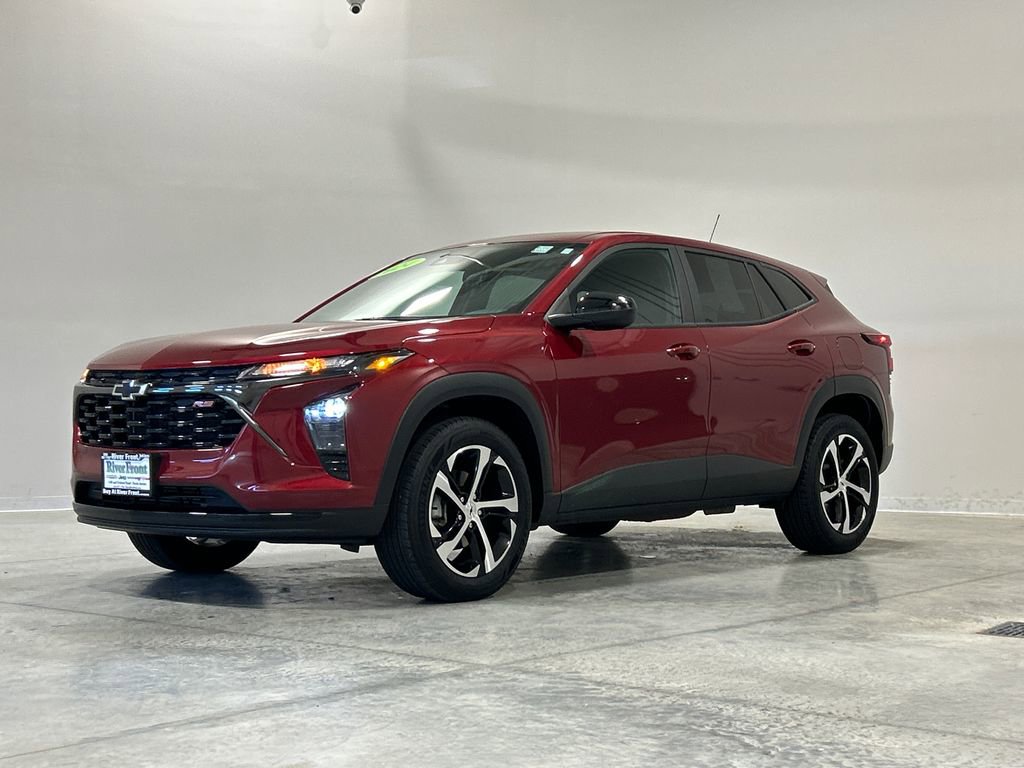 Used 2024 Chevrolet Trax RS w/ Driver Confidence Package image 2